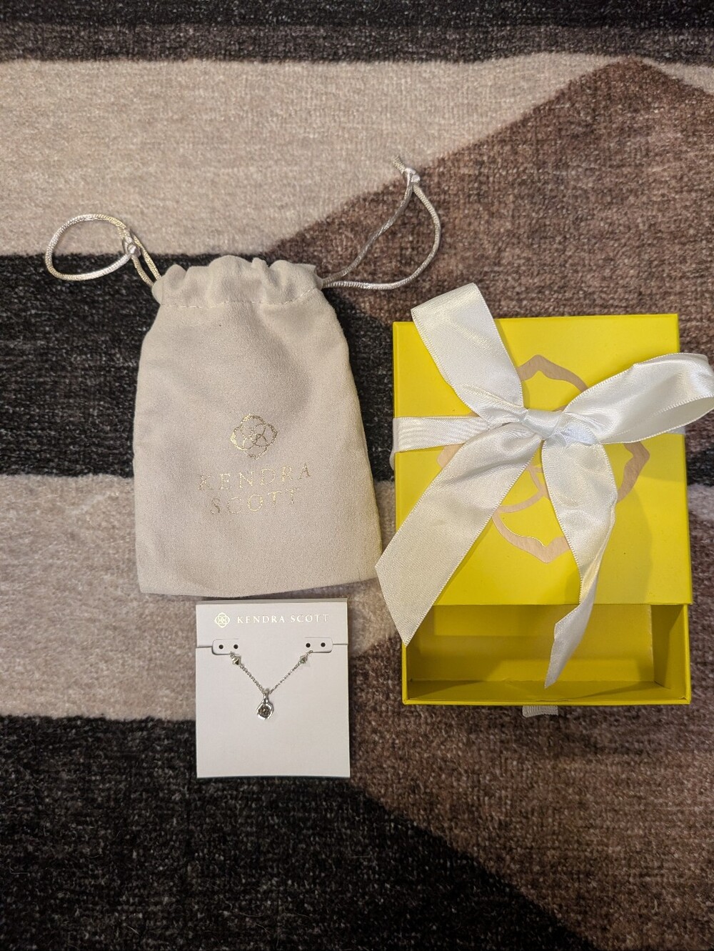 NWT, GIFTABLE Kendra Scott Nola Silver Drusy Necklace w/ Gift Box & Pouch - Picture 2 of 10